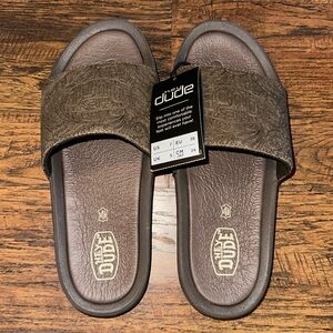 Hey Dude Chandler Ranch Slides